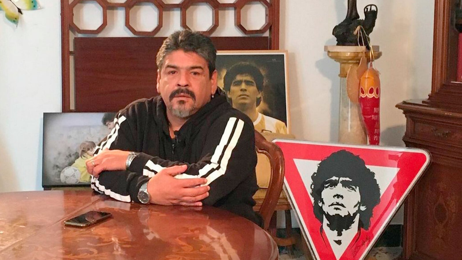 Умер младший брат Диего Марадоны, Уго