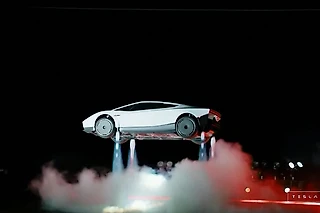 «Тесла» выпустила летающее авто! Водители будут делать кульбиты в воздухе, правда же?