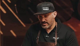 «Помидоры в Америке не такие. Вроде пахнут, а на вкус – резина». Овечкин сходил на кулинарное шоу Акинфеева