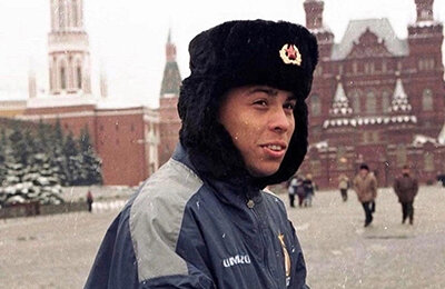 Сидней Гову, Дерлей, Сборная Франции по футболу, Гари Спид, Златан Ибрагимович, Райан Гиггз, Робер Пирес, Интер, Марсель, Эммануэль Пети, Сборная Уэльса по футболу, Лужники, Вильям Галлас, Рикарду Куарежма, Манчестер Юнайтед, Фабьен Бартез, Лион, Луиш Фигу, Лига чемпионов УЕФА, Роналдо, Лилиан Тюрам, Босингва, Челси, Клод Макелеле, Алекс Фергюсон, Неманя Видич, Бенни Маккарти