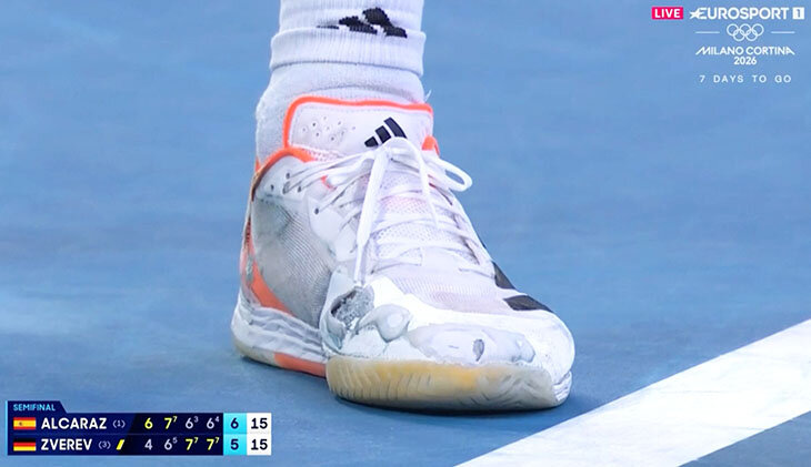 Фото дня. Убитые кроссовки Зверева – символ жестокости тенниса и разбитых надежд