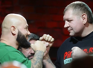 Джиган получал мастера спорта по кикбоксингу, хотел драться с Емельяненко и запустил хит «Надо подкачаться»