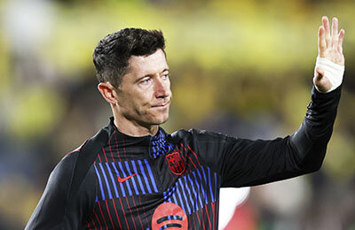 Барселона, Ла Лига, Роберт Левандовски, возможные трансферы, Лига чемпионов УЕФА, Хулиан Альварес, высшая лига Саудовская Аравия, Карл Этта-Эйонг, Харри Кейн