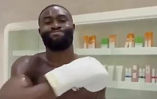Джейлен Браун вышел на ринг. Его отец боксировал с соперником Али