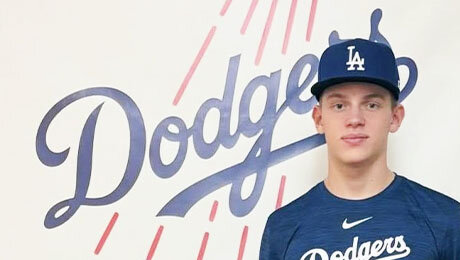 Российский бейсболист подписался с чемпионом MLB! Его зовут Рикардо Пуллес Рябов