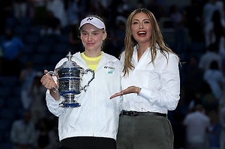 Шарапова вручила трофей US Open – кульминация активного лета