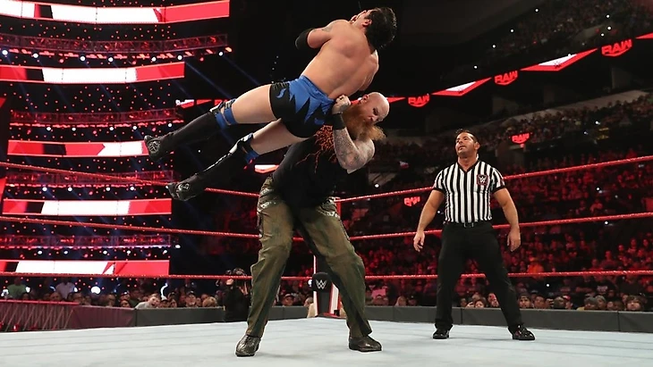 Обзор Monday Night RAW 28.01.2020, изображение №17