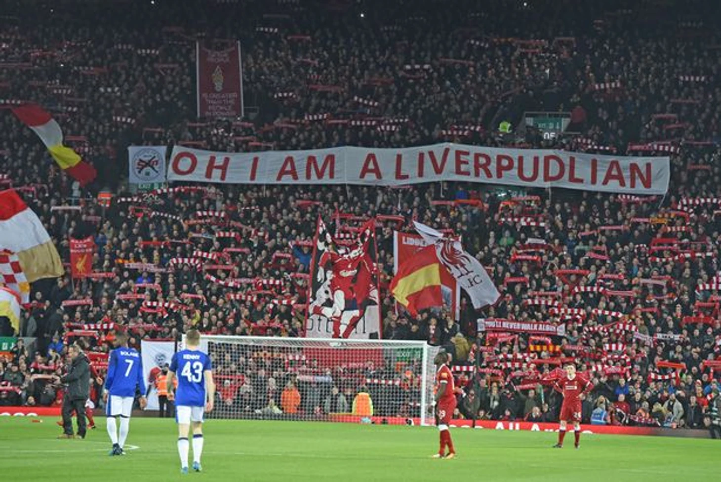 �а��инки по зап�о�� liverpool empty stands