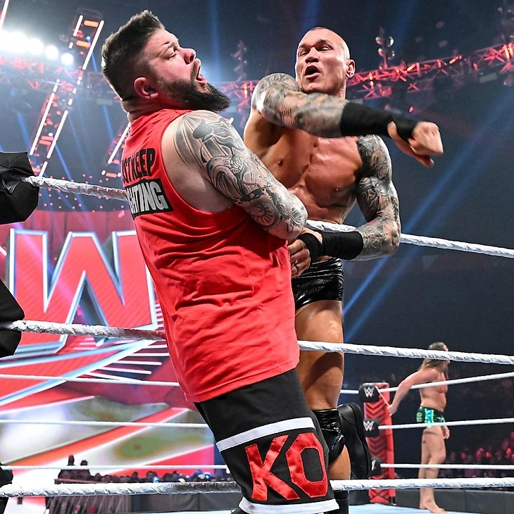 Обзор WWE Monday Night RAW 21.02.2022, изображение №27
