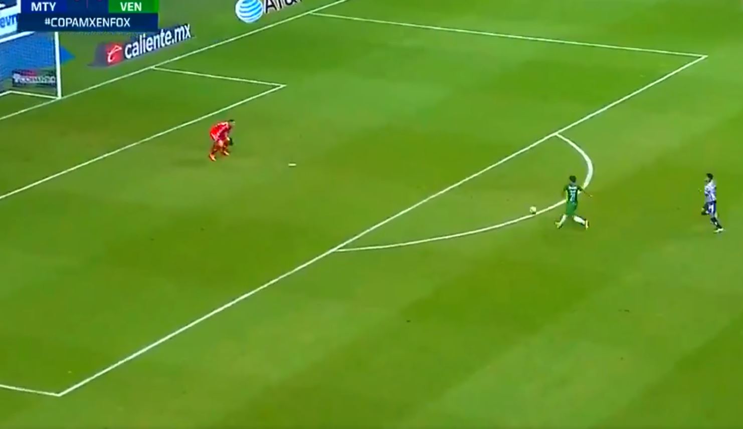 Гол в кубке Мексики, который отлично смотрится под музыку из Бенни Хилла