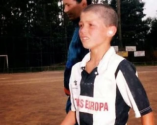 Узнайте футболиста по детским фотографиям. Тест sports-ru.com