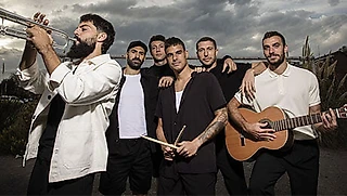 🎶 В «Атлетике» собрали ска-панк-группу (тренер фанатеет). В футбольных чартах и так тесно – вспоминаем других игроков-музыкантов