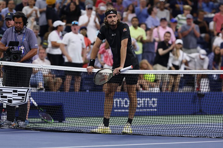 Воу, Циципас влетел №94 на старте US Open: проиграл 11 геймов подряд, жаловался на локоть и безумно много ошибался