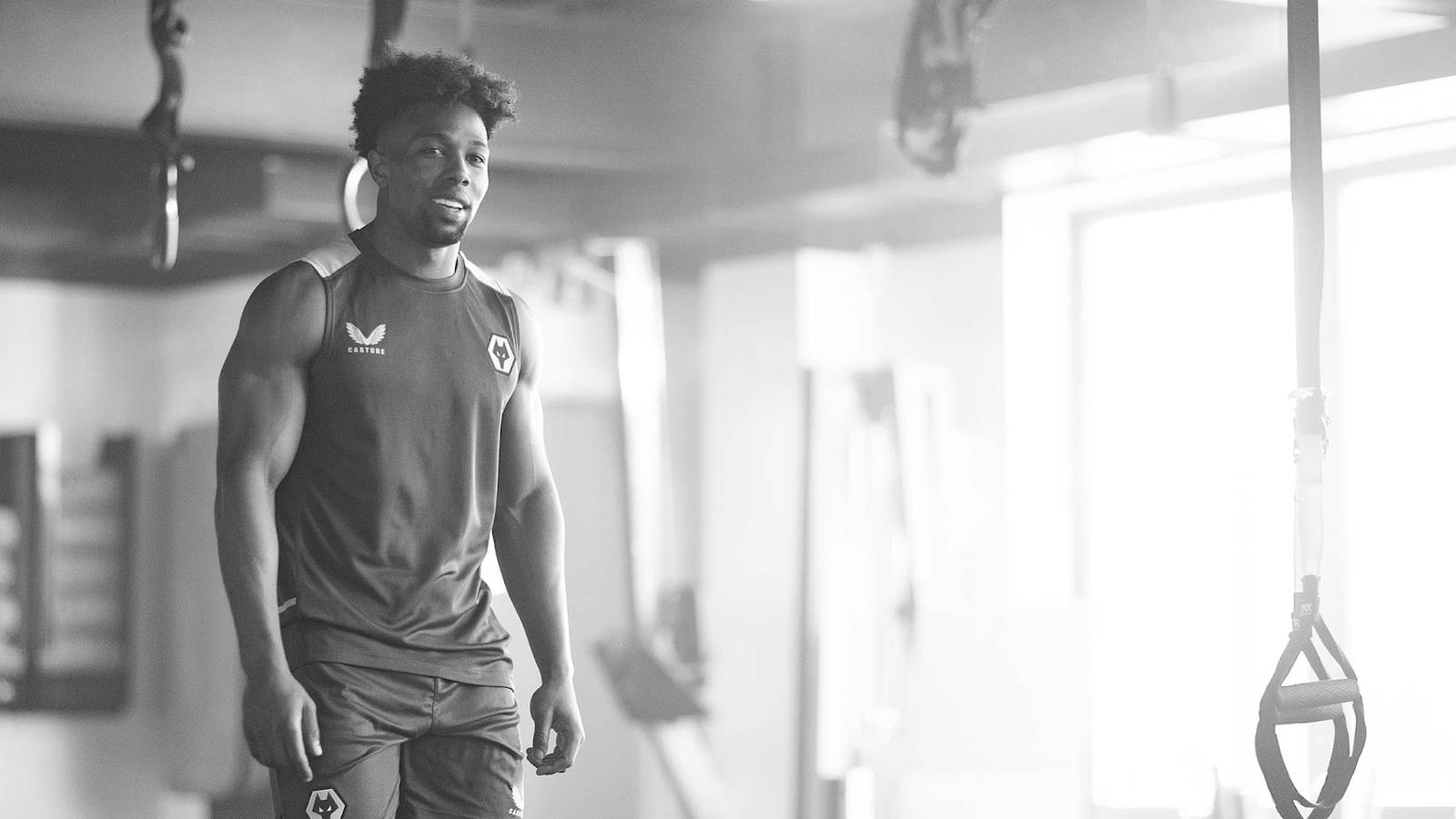 Молодой бренд бросает вызов Nike и adidas. Уже зашел в АПЛ и хочет уничтожить шаблоны
