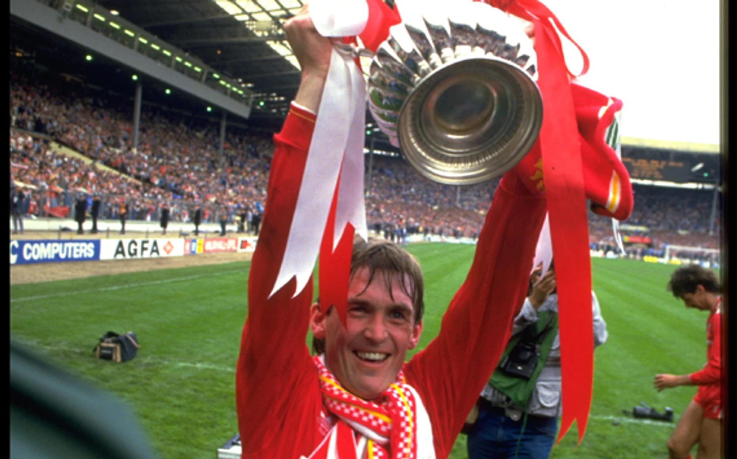�а��инки по зап�о�� kenny dalglish player manager