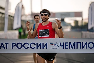 Суперсезон российского бегуна Чечуна: выиграл четыре марафона и обошел звездного соперника после стычки на дистанции