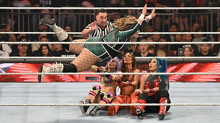 Обзор WWE Monday Night RAW 06.02.2023, изображение №16