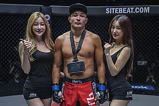 Тимофей Настюхин нокаутировал Альвареса на турнире One Championship