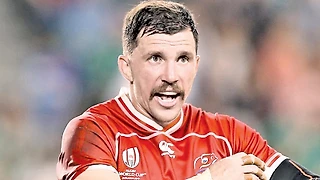 Не забыли регбиста с усами? Он завел блог на sports-ru.com и в первом посте объясняет, как играя в регби, не лишиться зубов