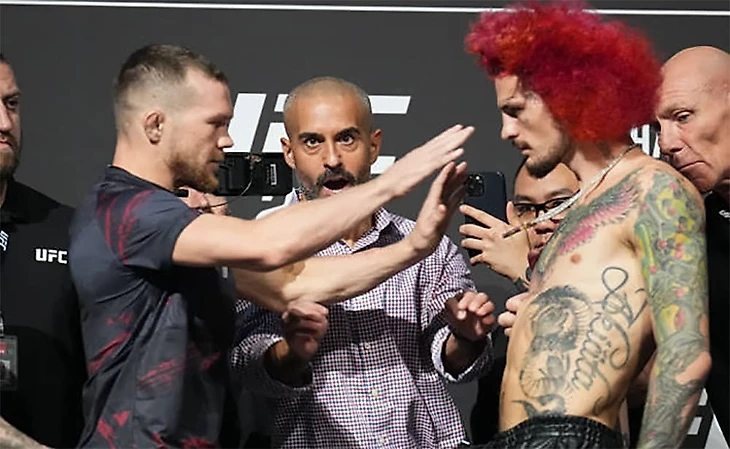 Петр Ян толкнул Шона О'Мэлли на битве взглядов перед UFC 280