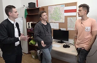 Дутая независимость «демократических» СМИ в свете «войны флагов» и форм