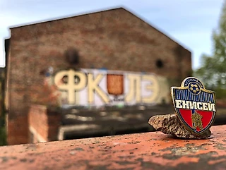 Доширак, гаражи и та самая раздевалка. «Енисей» ещё не скоро забудет Великие Луки