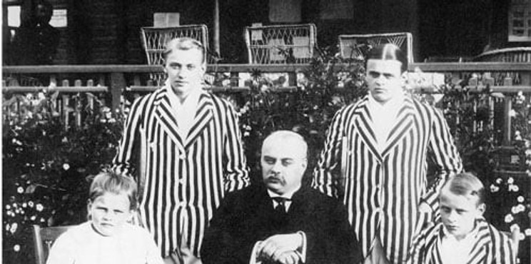 Первым президентом РФС был шотландец. Его награждал Николай II, но после революции все кончилось