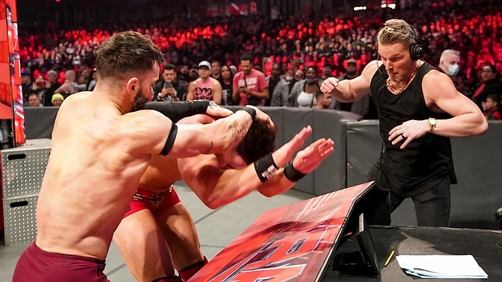 Обзор WWE Monday Night RAW 21.03.2022, изображение №23