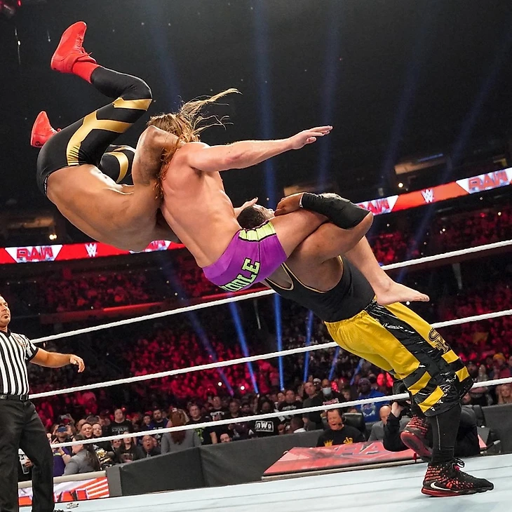 Обзор WWE Monday Night RAW 18.04.2022, изображение №19