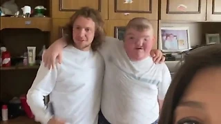 Артемий Панарин навестил мальчика из Коркино и подарил ему ноутбук. Достойный поступок!