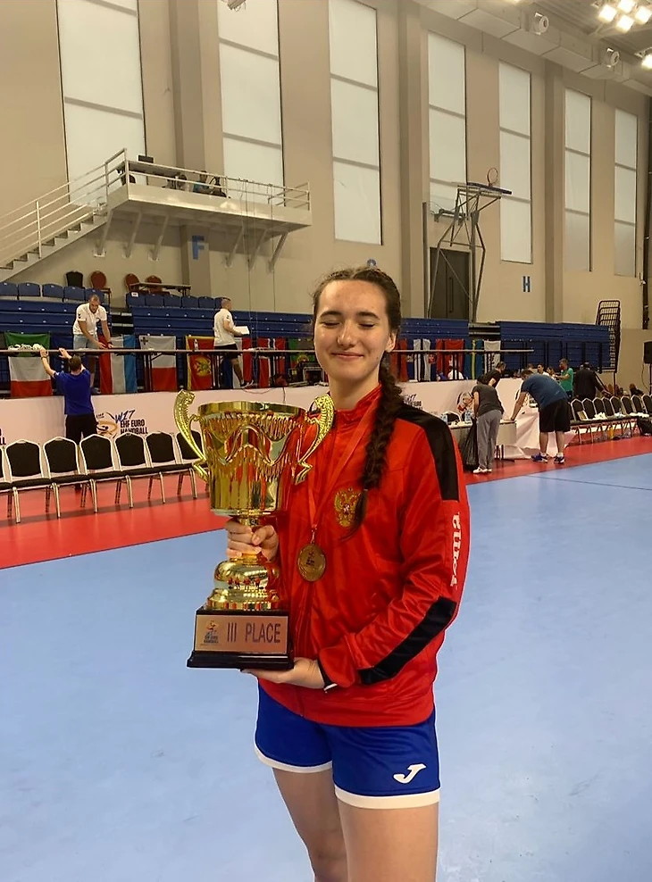 Cборная России U-18. Полина Мусина: "Клуб договаривается, но выполнять школьную программу надо", изображение №1