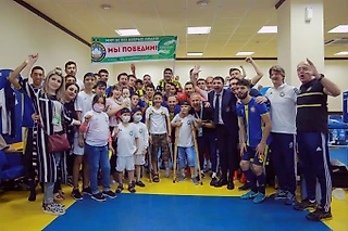 Трогательное видео из раздевалки ташкентского Пахтакора