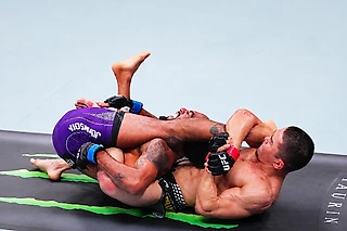 Всего четыре раза в UFC. Этот прием носит имя Амара Сулоева