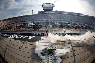 Первая победа гонщика в кубке NASCAR. Обзор гонки Food City 500