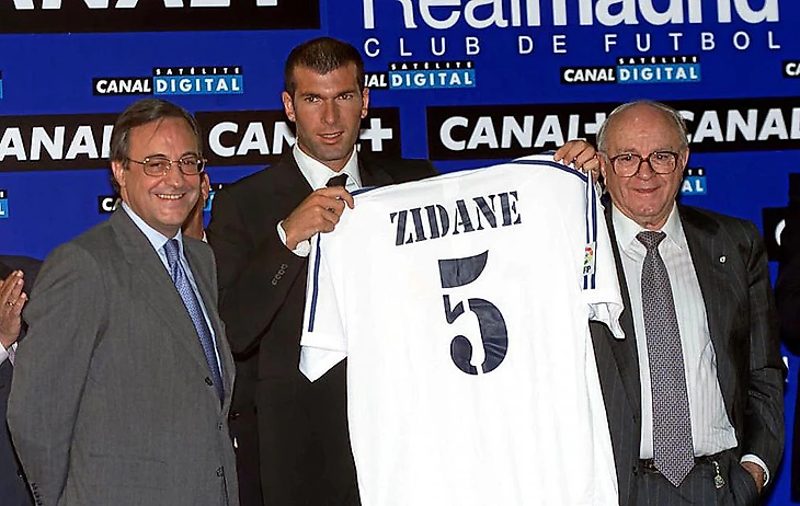 Zidane celebrates 15 years since signing for Real | MARCA English