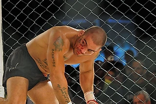 Пауло Фильо и его полёты над гнездом кукушки. «Майк Тайсон от MMA» сошёл с ума прямо во время боя.