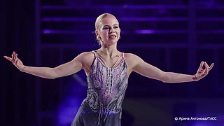 Трусова снова прыгнула четверной. И зал встал после её проката