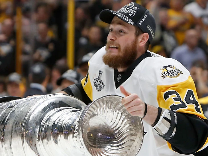 Islanders sign Kuhnhackl to 1-year pact | theScore.com