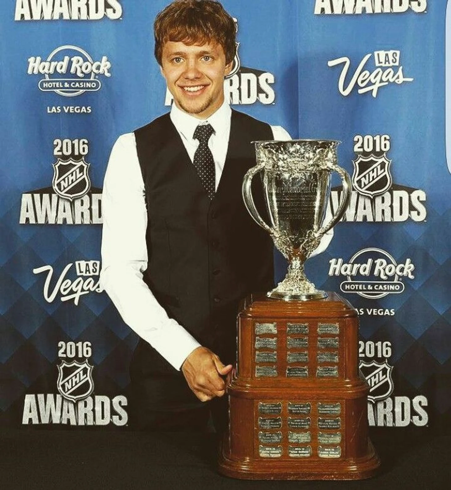 Artemi Panarin is the 2016 Calder Trophy winner! #Breadman #Blackhawks