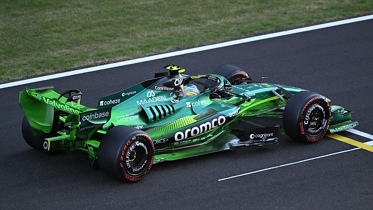 BUDAPEST, HUNGARY - JULY 24: Fernando Alonso of Spain driving the (14) Aston Martin F1 Team AMR26