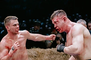 Он броcил кулаки на TOP DOG 40, уйдя с головой в политику. Но возвращается на TOP DOG 43. Георгий «Депутат» Шинкаренко