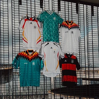 Как Adidas монетизирует прощание с Германией: эталонный кейс по капитализации ностальгии