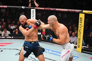«Я тебя люблю» после месяцев ненависти. Что не так с главным боем UFC 328