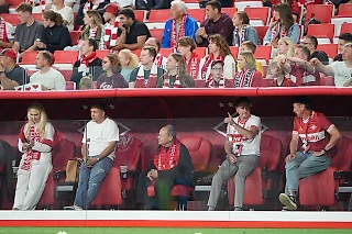 «Спартак» подсаживает болельщиков к скамейке запасных