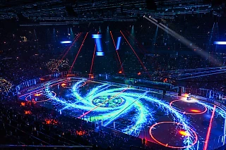 Перфомансы, Канье Уэст и автор трека сезона BEARWOLF. Как клубы КХЛ открывали домашний сезон?