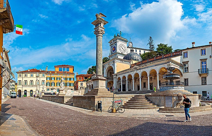 Piazza della Liberta of Udine, Friuli … – License image – 71441111 ❘ lookphotos