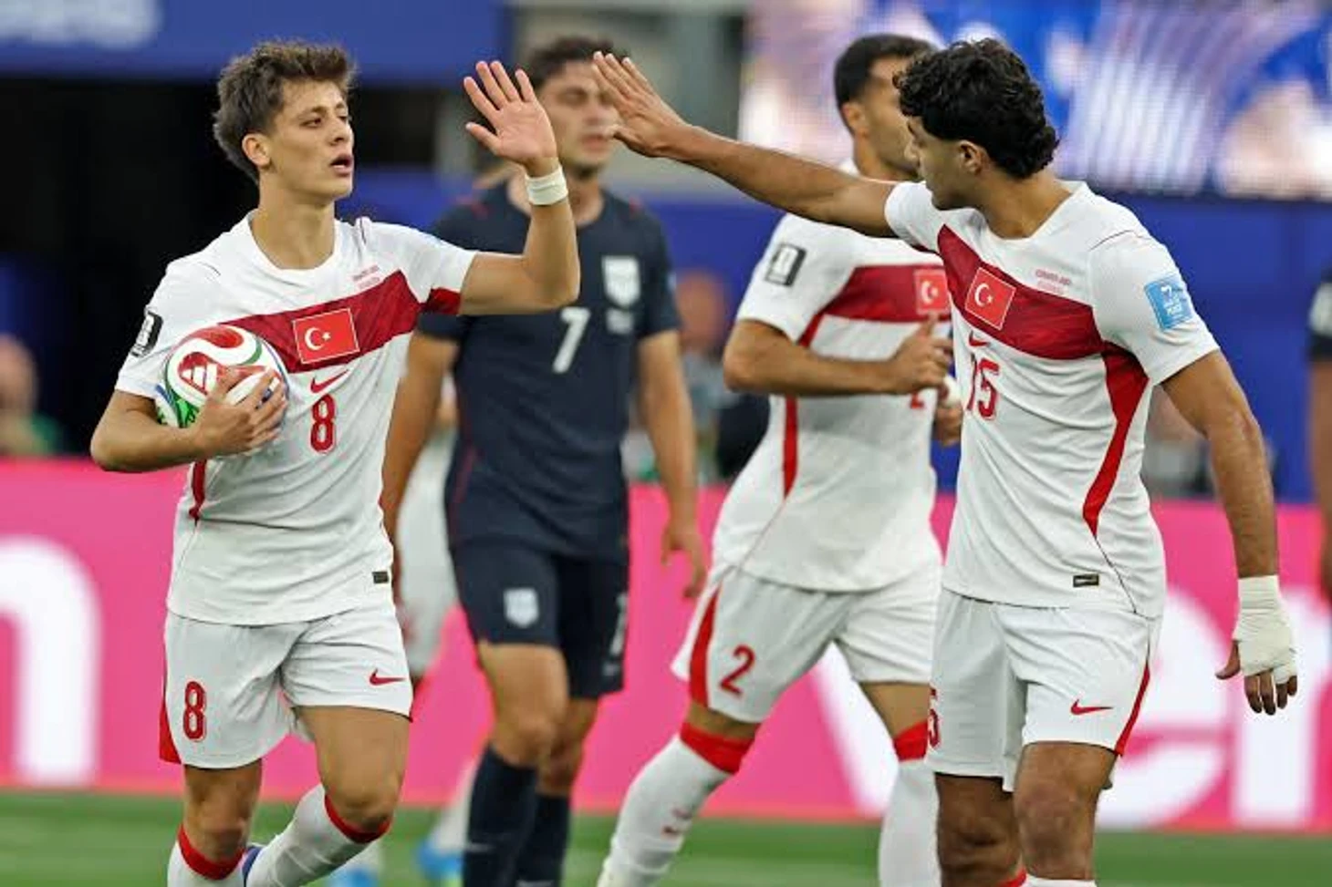 U.S. falls to Turkey on last-minute goal to close World Cup group – Los Angeles Times