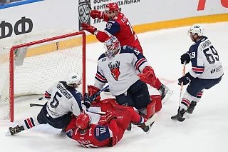 «Локомотив» выиграл битву лидеров Запада у «Торпедо» благодаря надёжной обороне и энергичному третьему периоду