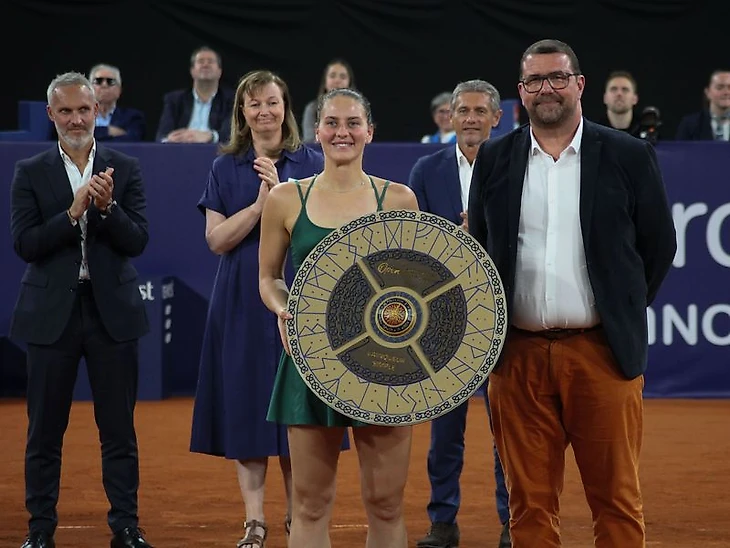 Kostyuk crowned champion in Rouen after straight-sets win over Podrez