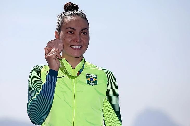 Poliana Okimoto conquista o bronze para o Brasil, após performance emocionante – Notícias Unisanta